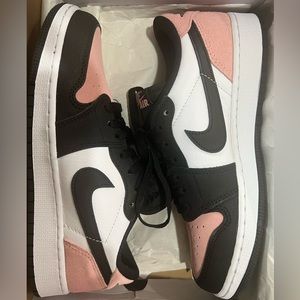 Air Jordan 1 retro low 6.5 Youth. too big and cannot return or exchange